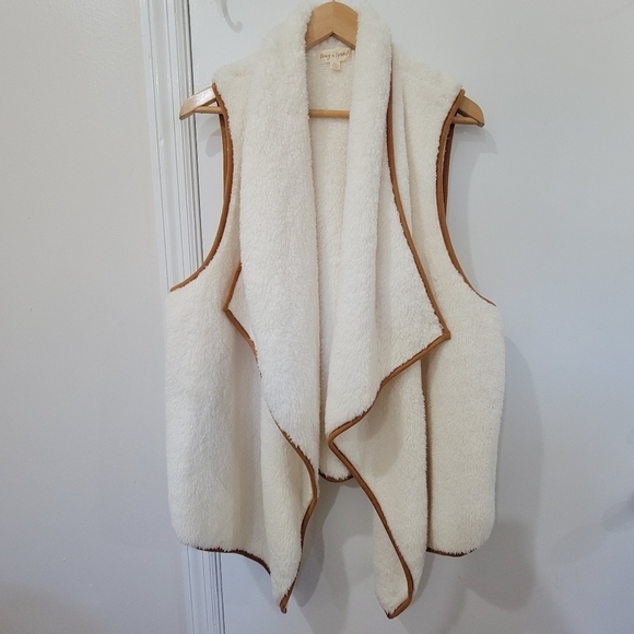 Song N Spirit Faux Fur Vest Size XXL Furry, Cozy - Picture 8 of 14